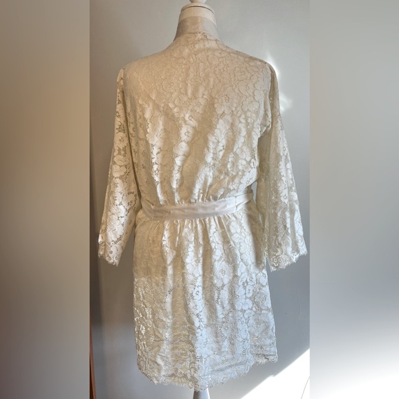 Soma Lace Robe - Picture 2 of 3